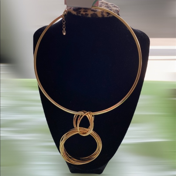 Jewelry - Gold wired Statement Necklace with circular design and circle charm